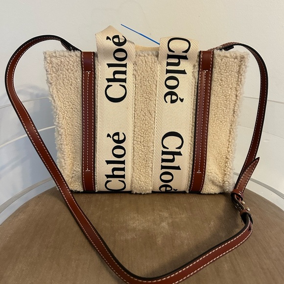 CHLOÉ WOODY SMALL SHEARLING & LEATHER TOTE